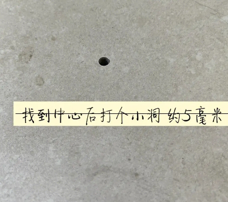 灵山瓷砖空鼓维修公司专业解答在瓷砖铺贴过程中，如果砂料搅拌不均匀，将会带来以下问题